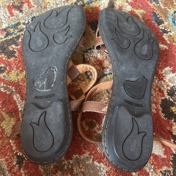 Born brown leather sandals.  Size 9 - Picture 3 of 4
